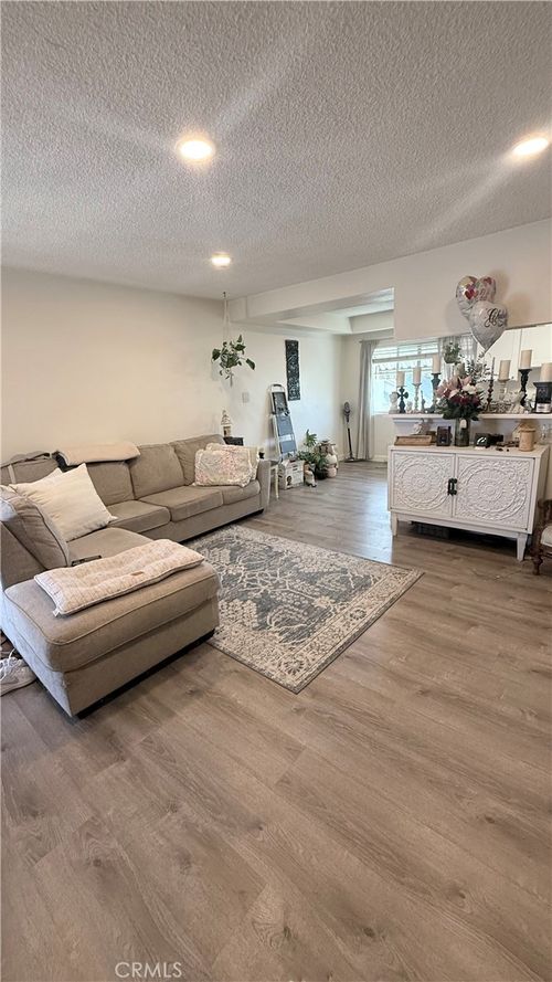 p-601 Wisconsin, Pomona, CA, 91768 | Card Image