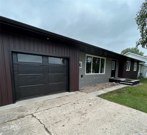 211 3rd Ave, Kelvington, SK, S0A4J0 | Card Image