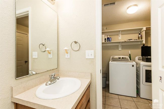 2018 Quail Run, Condo with 3 bedrooms, 3 bathrooms and null parking in Junction City KS | Image 20