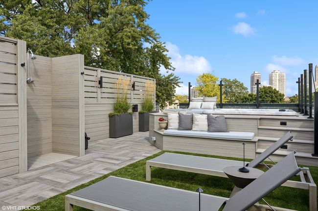 2 - 2633 N Mildred Ave, Condo with 4 bedrooms, 3 bathrooms and 1 parking in CHICAGO IL | Image 37