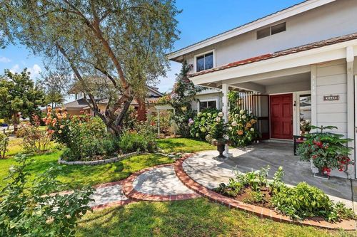 5448 Noah Way, San Diego, CA, 92117-1332 | Card Image