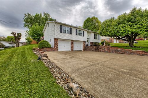 65 W Glennis Dr, Greensburg, PA, 15601-3974 | Card Image