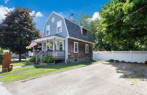 67 Coleman St, Seekonk, MA, 02771-4428 | Card Image