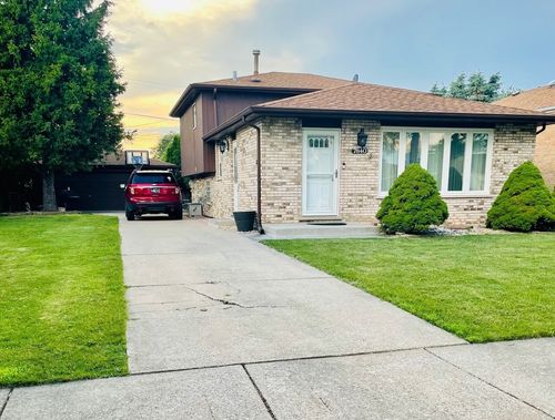 7840 Leclaire Ave, Burbank, IL, 60459-1544 | Card Image