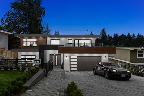 929 Canyon Blvd, North Vancouver, BC, V7R2J9 | Card Image