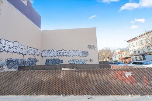 52 Buffalo Ave, Brooklyn, NY, 11233-3036 | Card Image