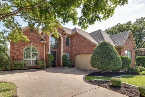 18 Greenleaf Dr, Trophy Club, TX, 76262-9767 | Card Image