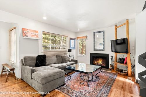 b3-814 W Bleeker St, Aspen, CO, 81611-1185 | Card Image
