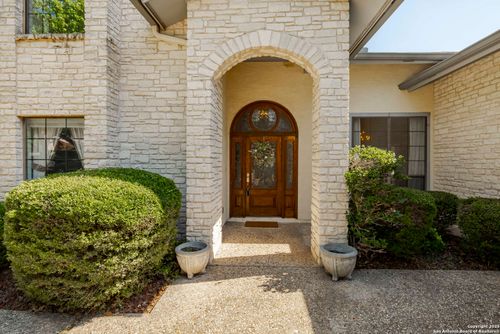 526 Oakland Hills Ln, Kerrville, TX, 78028-6424 | Card Image