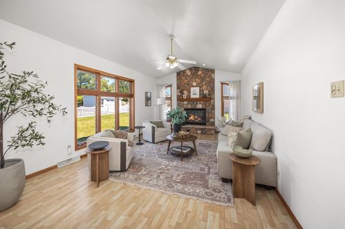 954 S Redding Circle, Belgium, WI, 53004 | Card Image