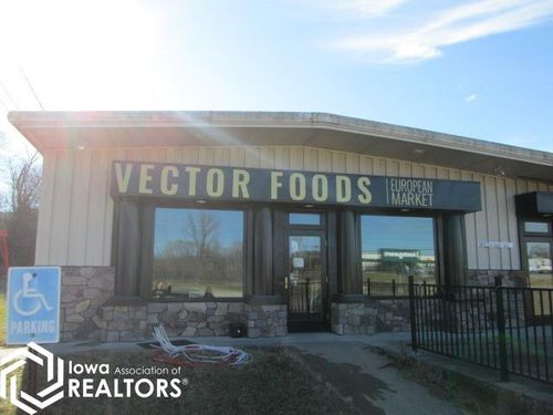 1812 Court Ave, Chariton, IA, 50049-1904 | Card Image