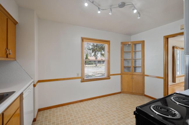 Eat in Kitchen | Image 11