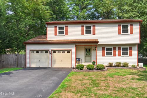 20 Van Brummel Ln, Ballston Spa, NY, 12020-3065 | Card Image