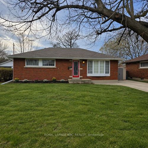 37 Howard Ave, St. Catharines, ON, L2N3W8 | Card Image