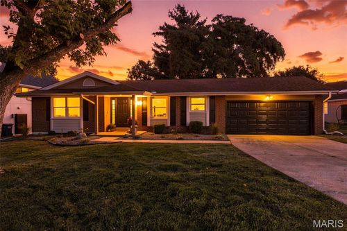 4 Riviera Ct, Lake St Louis, MO, 63367-1610 | Card Image