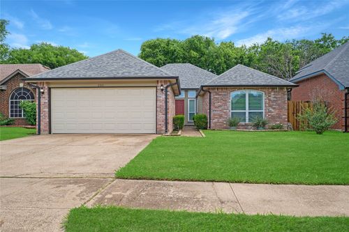 2301 Bennington Drive, Arlington, TX, 76018 | Card Image