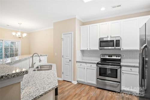 8360 Chaceview Ct, Charlotte, NC, 28269-1001 | Card Image