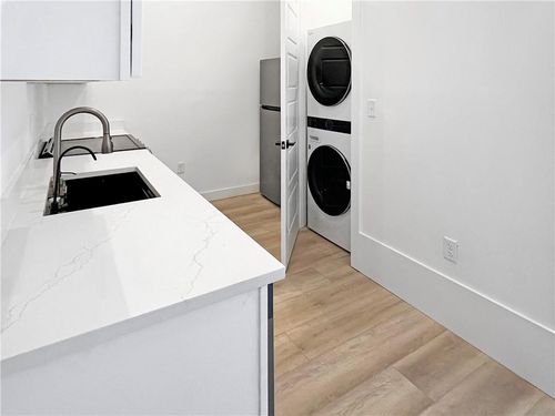 1302-4950 Dauphine St, New Orleans, LA, 70117-4318 | Card Image