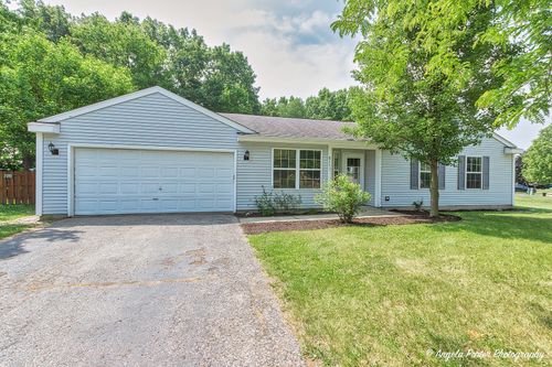 811 Nottingham Ct, Island Lake, IL, 60042-8704 | Card Image