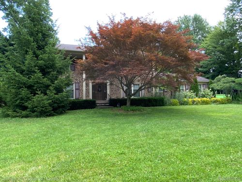 29260 New Bradford Dr, Farmington Hills, MI, 48331-2700 | Card Image
