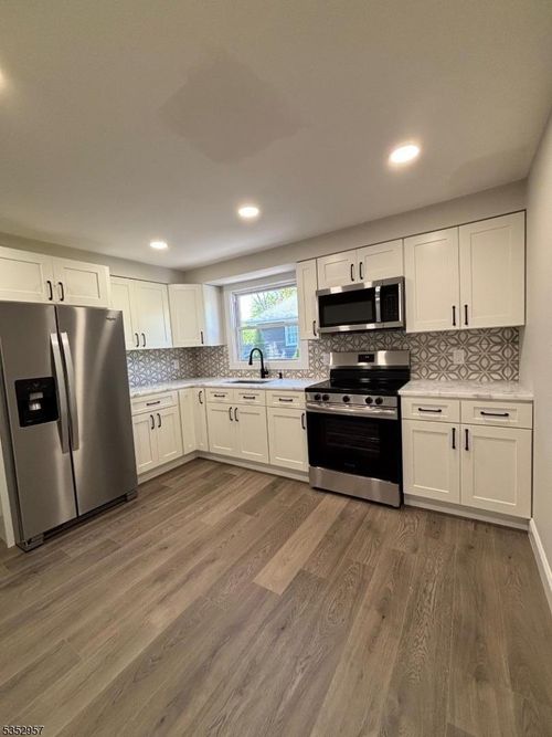 4-2 Cedar Grove Rd, Little Falls, NJ, 07424-1702 | Card Image