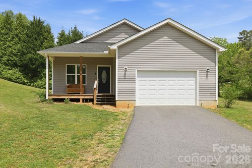 10 Scarlett Ridge Dr, Marshall, NC, 28753-6218 | Card Image