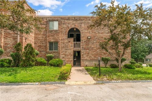a-1802 E 97th Street, Kansas City, MO, 64131 | Card Image