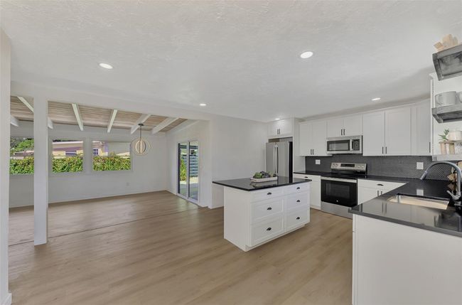 1757 Mova St, House other with 3 bedrooms, 1 bathrooms and null parking in SARASOTA FL | Image 6