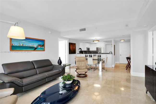 APT-1904 - 3400 Sw 27 Th Ave, Condo with 2 bedrooms, 3 bathrooms and null parking in Coconut Grove FL | Image 5