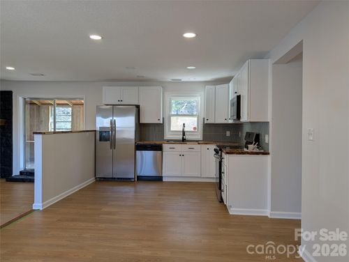 945 Summers Rd, Valdese, NC, 28690-9550 | Card Image