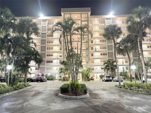 apt-409-2671 S Course Dr, Pompano Beach, FL, 33069-3952 | Card Image