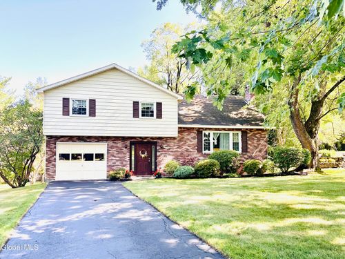 8 Knolls Rd, Niskayuna, NY, 12309-3802 | Card Image