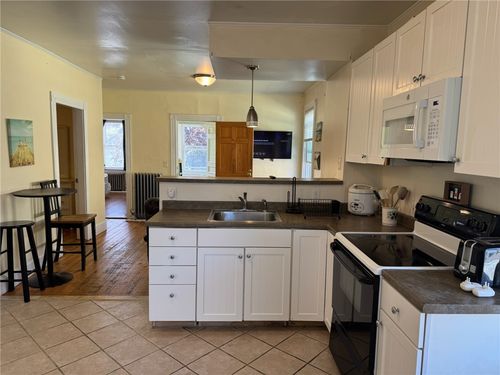 2-9 Ann St, Newport, RI, 02840-3435 | Card Image