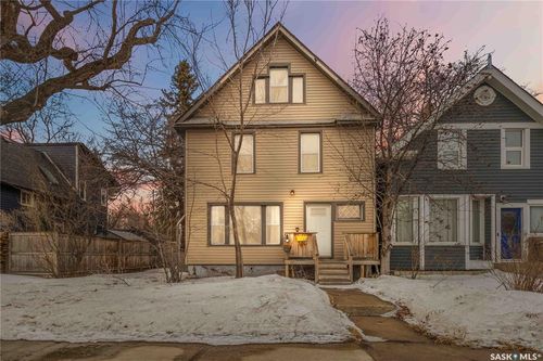 426 8th St E, Saskatoon, SK, S7H0P7 | Card Image