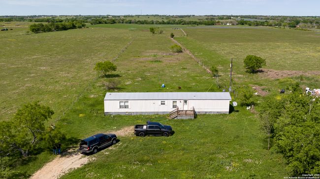 312 County Road 1295 B, House other with 3 bedrooms, 2 bathrooms and null parking in Moulton TX | Image 37