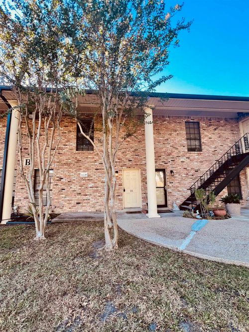 b15-200 Moss Ln, Houma, LA, 70360-4042 | Card Image