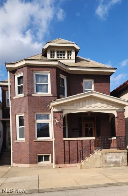 833 Market St, Zanesville, OH, 43701-3717 | Card Image