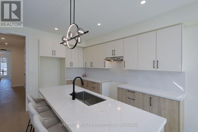199 Grand Trunk Avenue, Townhouse with 3 bedrooms, 3 bathrooms and 2 parking in Vaughan (Patterson) ON | Image 13
