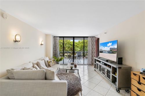 apt-203-3640 Yacht Club Dr, Aventura, FL, 33180-3569 | Card Image