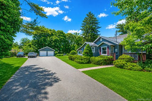 612 Blue Point Rd, Holtsville, NY, 11742-1835 | Card Image