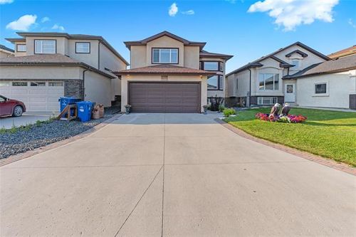 530 Castlebury Meadows Dr, House with 7 bedrooms, 4 bathrooms and null parking in Winnipeg MB | Card Image