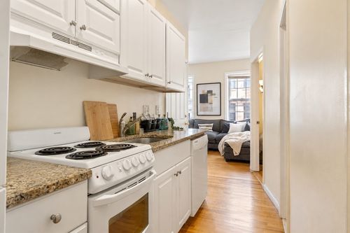 3-28 Phillips St, Boston, MA, 02114-3746 | Card Image