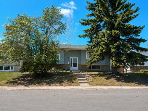 215 Penbrooke Way Se, Calgary, AB, T2A3S7 | Card Image