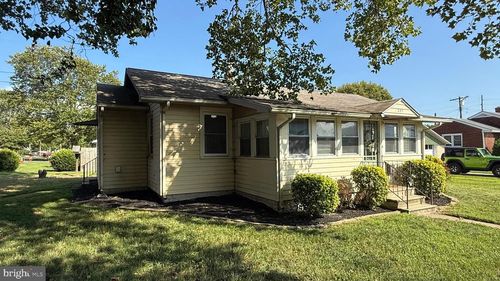 251 G St, CARNEYS POINT, NJ, 08069-2345 | Card Image