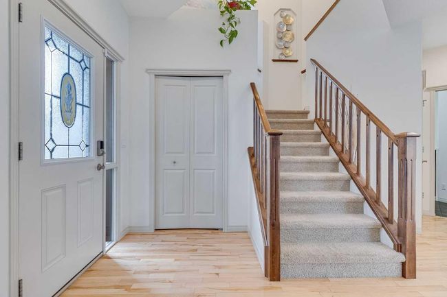 686 Chaparral Dr Se, House other with 5 bedrooms, 4 bathrooms and 4 parking in Calgary AB | Image 4