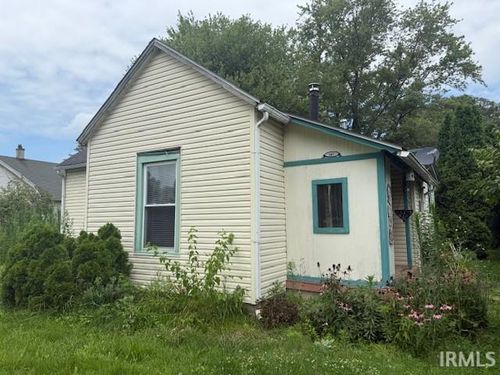 105 N Carter St, Colfax, IN, 46035-9147 | Card Image