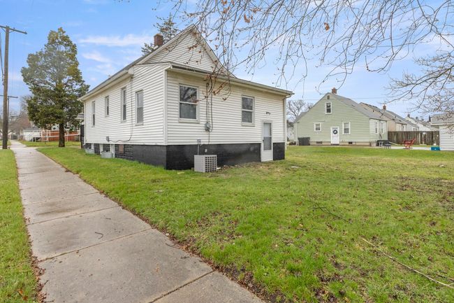 261 Detroit St, House other with 2 bedrooms, 1 bathrooms and null parking in Trenton MI | Image 39