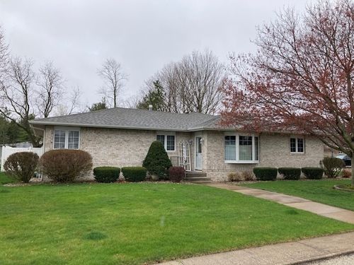 201 Wall St, Crescent City, IL, 60928-8126 | Card Image