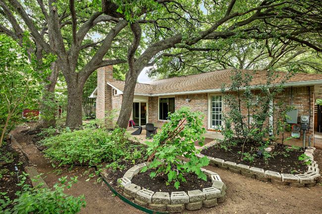 Lush landscaping featuring many natives | Image 32