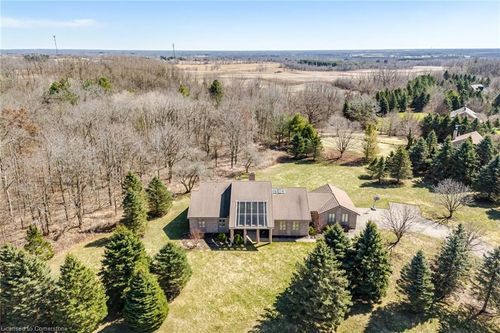 2 Stoney Brae St, Saint George, ON, N0E1N0 | Card Image